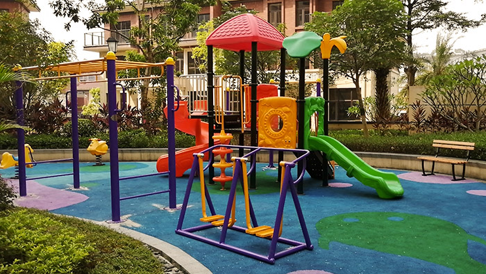 清遠購物廣場安裝兒童滑滑梯組合，設(shè)身處地為帶孩子顧客考慮